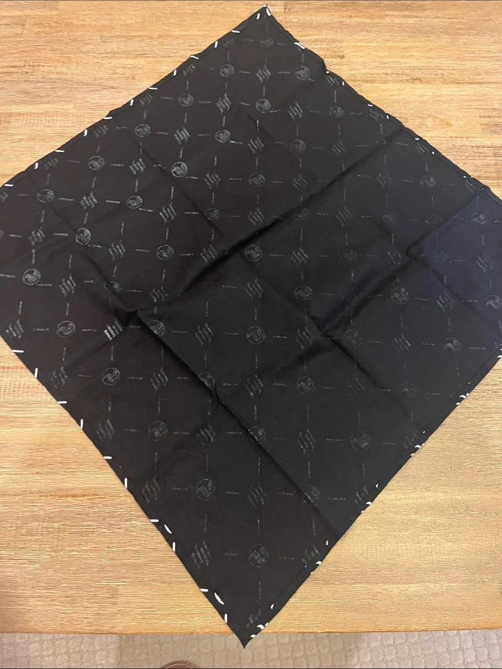 DVS HART & Huntington Handkerchief